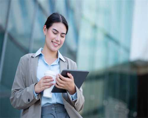 汪小菲杀疯了！晒女友韩国美照，对视拥抱，网友：跑光头老家了？