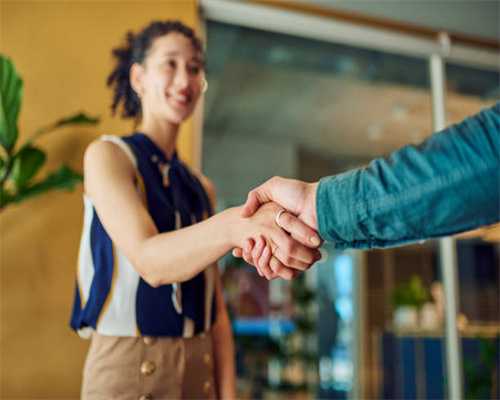 佳兆业没收暴雷P2P小康系3750万违约定金遭投资者反对，前者称定金已被冻结