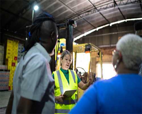 绝了！新房没入住，被邻居当成狗屋？还说…