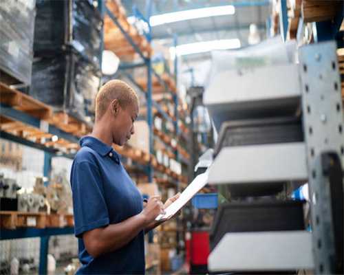 成都人民南路商圈平安财富中心楼盘8月写字楼的租金16.03元/㎡·天，出售价格25883元/㎡