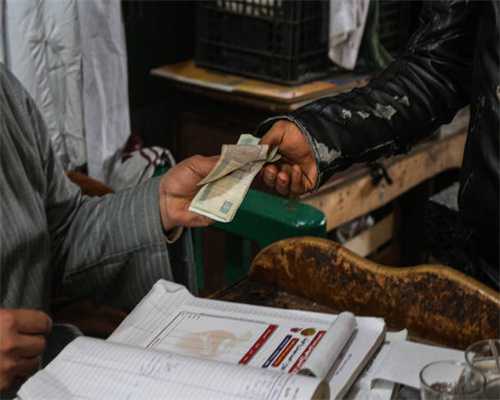 给全红婵送乌龟娃娃的女子曝光，原来是湛江女富豪！颜值高身材好